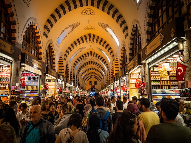 Kapalıçarşı: İstanbul'un En Eski ve Büyük Alışveriş Merkezi